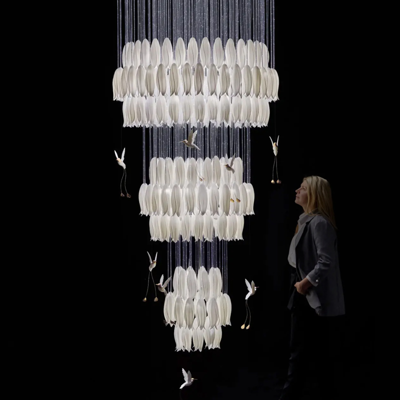 Большая Люстра для Лестницы Sagarti Contemporary chandelier ALBA GRAND Flowers & Birds Белый Золотой Большая Люстра для Лестницы Sagarti Contemporary chandelier ALBA GRAND Flowers & Birds Белый Золотой в Грозном | Loft Concept