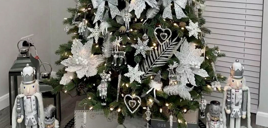 Дизайнерская Елка с Серебряным Декором Christmas Tree Silver Flowers Дизайнерская Елка с Серебряным Декором Christmas Tree Silver Flowers - Loft-Concept в Грозном