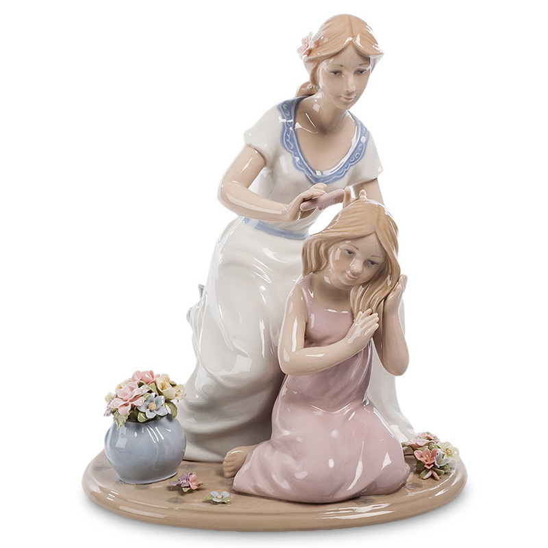Статуэтка фарфоровая Мама с дочерью Charming Statuette Белый Розовый Серо-голубой Бежевый Статуэтка фарфоровая Мама с дочерью Charming Statuette Белый Розовый Серо-голубой Бежевый в Грозном | Loft Concept