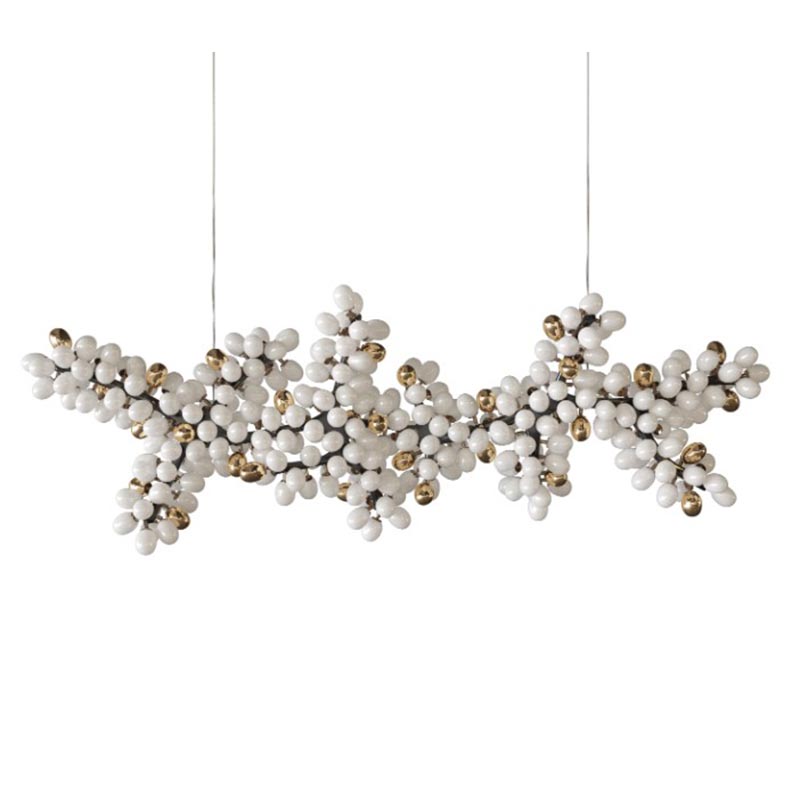 Большая дизайнерская люстра горизонтальная Valiant Chandelier Horizontal Barlas Baylar Бронза Белый Большая дизайнерская люстра горизонтальная Valiant Chandelier Horizontal Barlas Baylar Бронза Белый в Грозном | Loft Concept