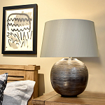 Настольная лампа с круглым фарфоровым основанием ручной работы с покрытием глазурью и белым абажуром из искусственного шелка Elstead Lighting варинант исполнения - 2 | Loft Concept в Грозном