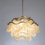 Люстра подвесная с белыми перламутровыми подвесками и изогнутыми золотистыми элементами Диаметр 60 см SHELL Chandelier варинант исполнения - 2 | Loft Concept в Грозном