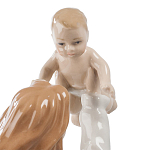 Статуэтка фарфоровая Девушка с ребенком Charming Statuette варинант исполнения - 1 | Loft Concept в Грозном