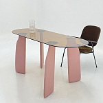Обеденный стол со стеклянной столешницей и розовыми ножками с тканевой обивкой Wrigley варинант исполнения - 5 | Loft Concept в Грозном