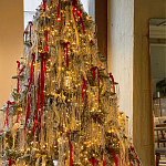 Комплект Новогодней Елки вместе с серебряной мишурой и красными лентами варинант исполнения - 1 | Loft Concept в Грозном