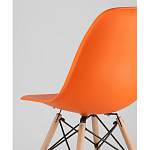 Пластиковый стул на ножках из массива бука Eames Orange варинант исполнения - 3 | Loft Concept в Грозном