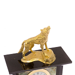 Часы настольные с декором в виде волка из натурального камня Офиокальцит Wolf Stone Clock варинант исполнения - 3 | Loft Concept в Грозном