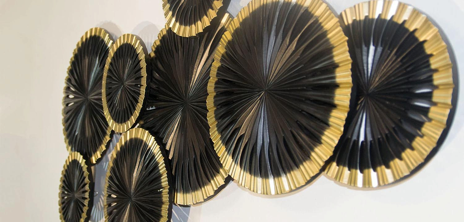 Арт-объект Apollo Black and Gold Wall Plaque Disc gap 8 Арт-объект Apollo Black and Gold Wall Plaque Disc gap 8 - Loft-Concept в Грозном