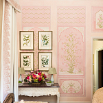 Обои ручная роспись Jharokha Arches Original colourway on pink painted Xuan paper варинант исполнения - 1 | Loft Concept в Грозном
