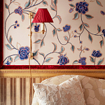 Обои с вышивкой ручной работы Flora Catherine colourway on Liso Pearl wool sateen варинант исполнения - 3 | Loft Concept в Грозном