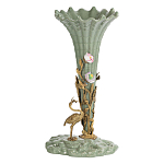 Ваза зеленая фарфоровая с волнистым краем с бронзовой фигуркой журавля Eden Garden  варинант исполнения - 1 | Loft Concept в Грозном