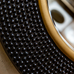 Зеркало в черной фактурной раме с золотым кантом Summon the Light варинант исполнения - 2 | Loft Concept в Грозном