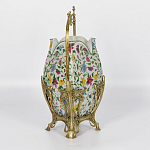 Ваза белого цвета из фарфора с ярким цветочным узором и бронзовыми ручками в виде ветвей Eden Garden porcelain and bronzeм варинант исполнения - 2 | Loft Concept в Грозном