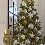 Украшенная Новогодняя Елка с серебряными шарами и звездами варинант исполнения - 1 | Loft Concept в Грозном