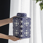 Ваза прямоугольной формы с крышкой и геометрическим узором в сине-белых цветах Blue & White Ornament  варинант исполнения - 8 | Loft Concept в Грозном