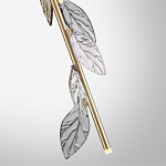 Подвесной светильник с золотистой вертикальной трубкой и декоративными прозрачными листьями из стекла Sylva  варинант исполнения - 8 | Loft Concept в Грозном