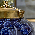 Ваза с насыщенным синим орнаментом и золотой крышкой Blue & White Ornament  варинант исполнения - 3 | Loft Concept в Грозном