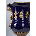 Ваза темно-синего цвета из фарфора с бронзовыми ручками в виде фигур Eden Garden porcelain and bronze варинант исполнения - 3 | Loft Concept в Грозном