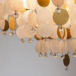 Люстра подвесная с белыми и золотыми круглыми подвесками Диаметр 70 см SHELL Chandelier варинант исполнения - 3 | Loft Concept в Грозном