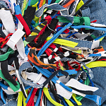 Подушка круглая из джинсовой одежды Heart Round варинант исполнения - 2 | Loft Concept в Грозном