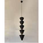 Подвесной светильник светодиодный в виде ряда черных металлических конусов  Herringbone варинант исполнения - 1 | Loft Concept в Грозном