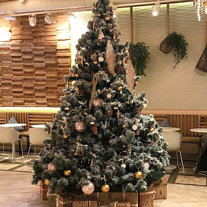 Дизайнерская Елка с Золотым новогодним декором Christmas Tree Golden Feathers