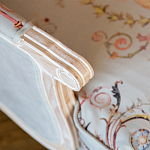 Двухместный диван из массива бука серый с растительным орнаментом Raffael Blue Grey Sofa варинант исполнения - 3 | Loft Concept в Грозном