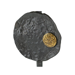 Столик приставной с абстрактным основанием и акцентом в виде золотистого диска Heavenly Space варинант исполнения - 5 | Loft Concept в Грозном