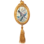 Картина с изображением павлинов в саду в овальной позолоченной раме с кисточкой Chinoiserie Imperial Garden Peacocks on a Tree Poster варинант исполнения - 1 | Loft Concept в Грозном