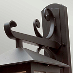 Настенный фонарь черного цвета в форме фонаря с решетчатым плафоном и фактурным стеклом Elstead Lighting варинант исполнения - 2 | Loft Concept в Грозном