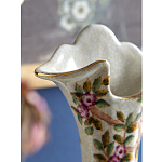 Ваза белого цвета из фарфора с цветочным рисунком и бронзовыми ручками с фигурками птиц Eden Garden porcelain and bronze варинант исполнения - 5 | Loft Concept в Грозном