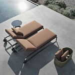 Шезлонг на металлическом каркасе с регулируемой спинкой GUELL Sunbed варинант исполнения - 2 | Loft Concept в Грозном