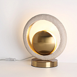 Настольная лампа с бежевым текстурным кольцом и латунным шаром в центре Tactile   варинант исполнения - 4 | Loft Concept в Грозном
