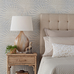 Настольная лампа на прозрачным основании с тканевым конусообразным абажуром Cream варинант исполнения - 2 | Loft Concept в Грозном