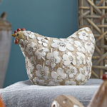 Статуэтка курица с резными белыми цветами на бежевой фактурной поверхности Rustic Chicken варинант исполнения - 3 | Loft Concept в Грозном