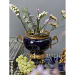 Ваза темно-синяя фарфоровая на бронзовой подставке с ажурным ободком и изогнутыми ручками Eden Garden варинант исполнения - 4 | Loft Concept в Грозном