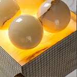 Настольная лампа с основанием из 24 выточенных сферических камней Through Stone варинант исполнения - 5 | Loft Concept в Грозном