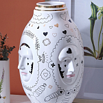 Ваза с декоративными лицами и графическими элементами в виде сердец и символов Faces of Imagination варинант исполнения - 4 | Loft Concept в Грозном