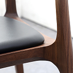 Стул деревянный с мягким сиденьем из черной натуральной кожи Moon Walnut Furniture варинант исполнения - 7 | Loft Concept в Грозном