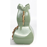 Ваза зеленого цвета из фарфора с бронзовыми ручками в виде драконов и рельефным цветочным декором Eden Garden porcelain and bronze варинант исполнения - 3 | Loft Concept в Грозном