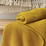 Плед из хлопка жемчужной вязки горчичного цвета Waffle Comfort варинант исполнения - 7 | Loft Concept в Грозном