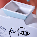 Ваза плоская белая с абстрактными черными линиями в форме лиц Faces of Imagination варинант исполнения - 6 | Loft Concept в Грозном