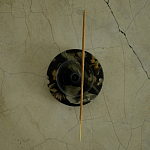 Круглая подставка под благовония из эпоксидной смолы с цветами черная Epoxy Resin Flowers Incense Stand Black варинант исполнения - 3 | Loft Concept в Грозном