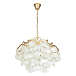 Люстра подвесная с белыми перламутровыми подвесками и изогнутыми золотистыми элементами Диаметр 60 см SHELL Chandelier варинант исполнения - 1 | Loft Concept в Грозном