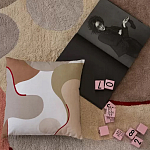 Подушка декоративная хлопковая бежевого цвета с абстрактным принтом Elysian Flow Sand варинант исполнения - 5 | Loft Concept в Грозном