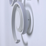 Бра белого цвета с изогнутыми световыми линиями и круглым основанием Luke Lampco Tracer Lamp варинант исполнения - 6 | Loft Concept в Грозном