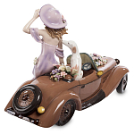 Статуэтка фарфоровая Девушка с автомобилем Charming Statuette варинант исполнения - 2 | Loft Concept в Грозном
