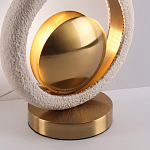 Настольная лампа с бежевым текстурным кольцом и латунным шаром в центре Tactile   варинант исполнения - 8 | Loft Concept в Грозном