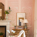 Обои ручная роспись Jharokha Arches Original colourway on pink painted Xuan paper варинант исполнения - 2 | Loft Concept в Грозном