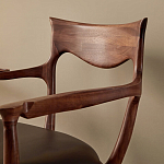 Кушетка с деревянным каркасом и сиденьем из коричневой натуральной кожи Moon Walnut Furniture варинант исполнения - 3 | Loft Concept в Грозном